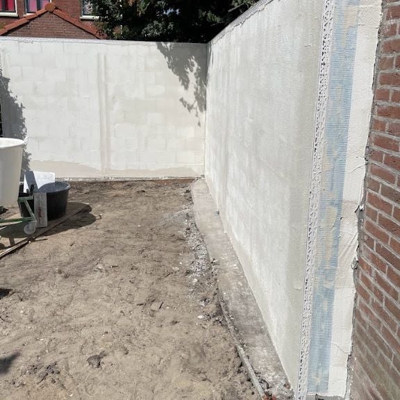 Haakse tuinmuur van kalkzandsteen